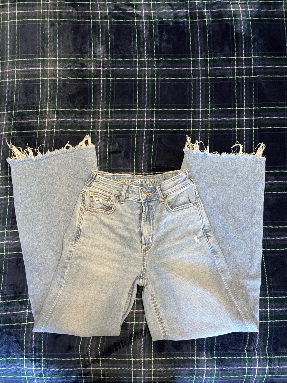 American Eagle light wash super high rise baggy jeans. Size 000 short. - Picture 3 of 9